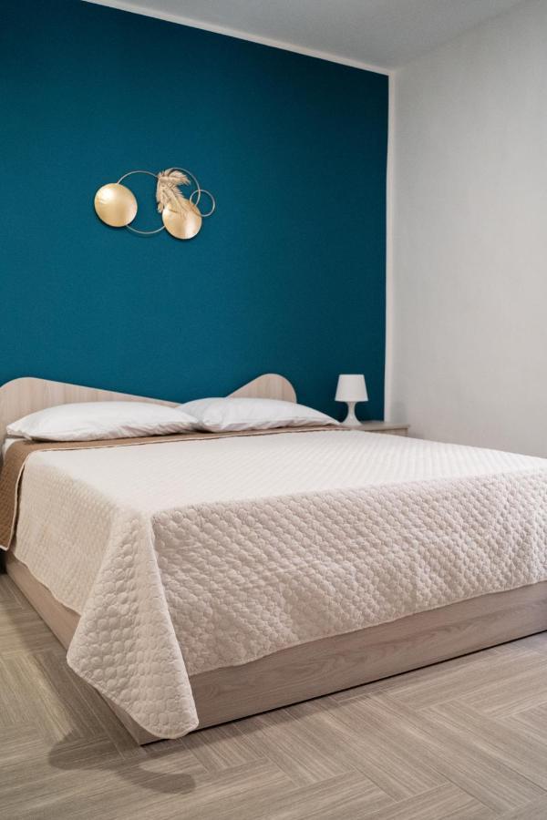 Bed and Breakfast Mamaloco Aeroporto di Catania Fontana Rossa Esterno foto